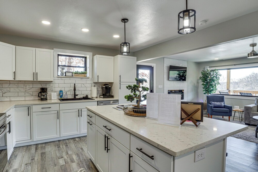 Private Dock & Theater Room: Lake Ozark Luxury