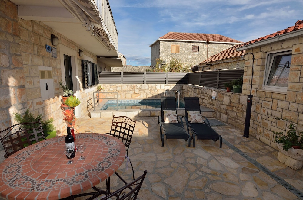 House Tihana