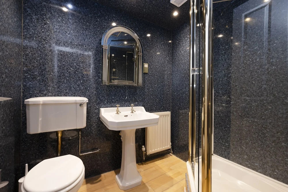 JOIVY Castle Hideaway