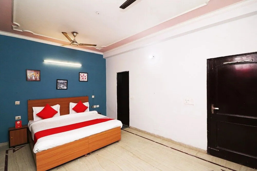 Oyo 42733 Silver Homes