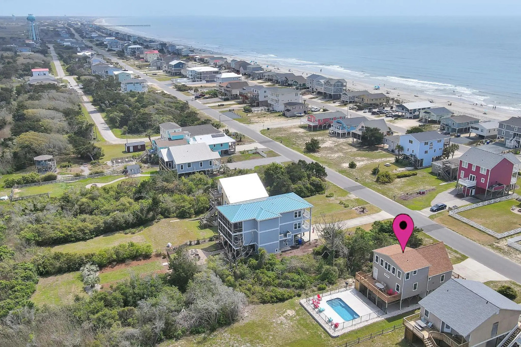 Salty Dawg by Oak Island Accommodations