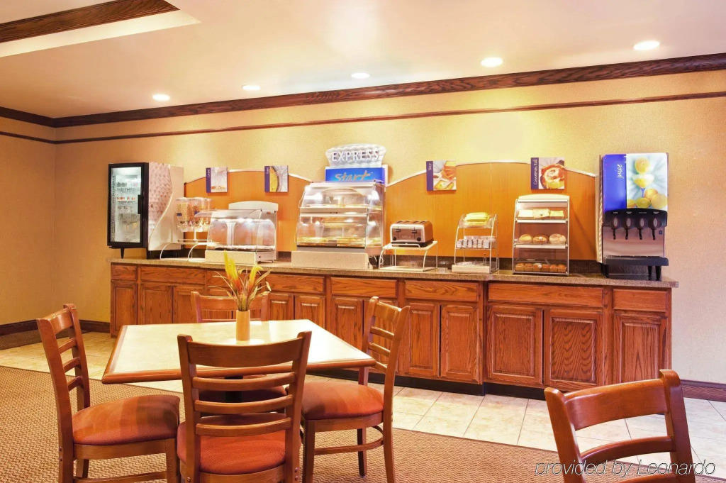 Holiday Inn Express Hotel & Suites Mattoon by IHG