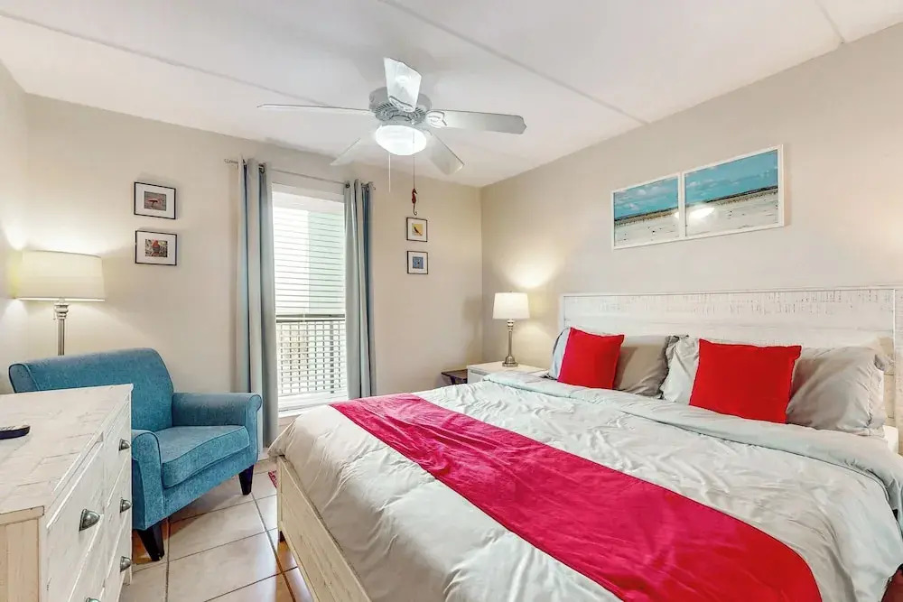 10th-floor 3BR Beachfront Condo w/ Views & Pool