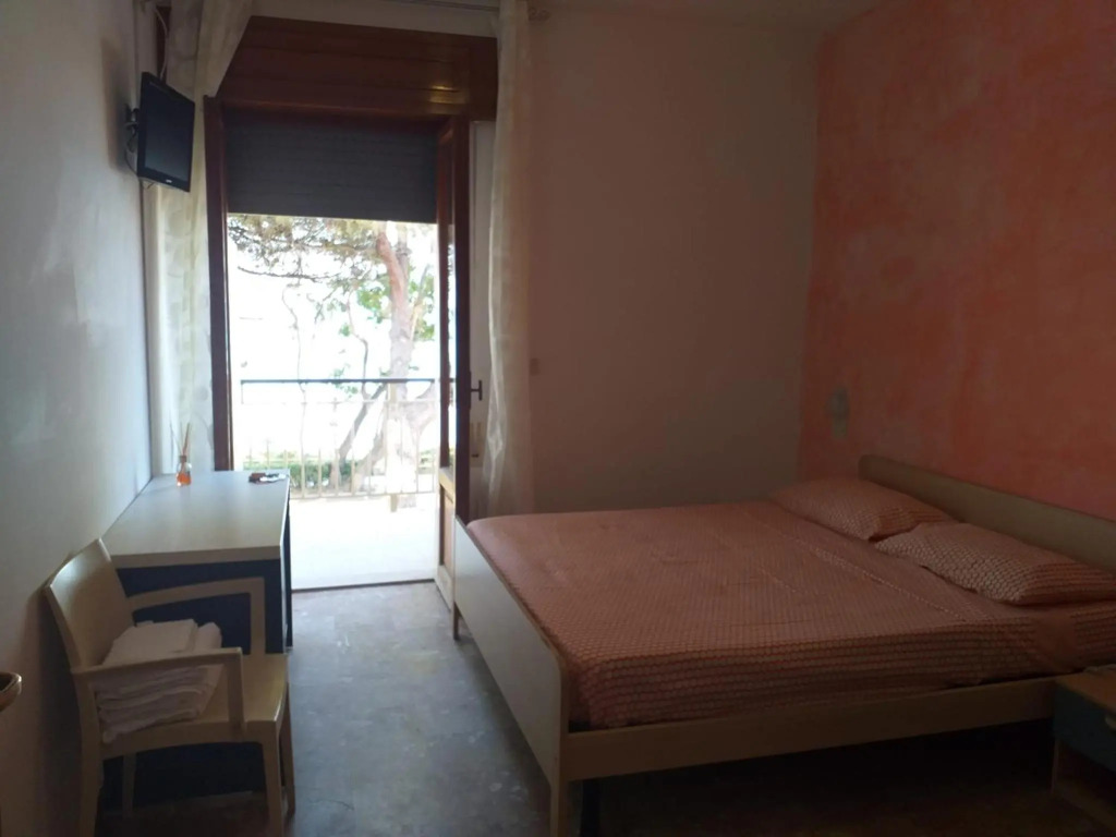 Room in B&B - Spacious Double Room Right by the sea