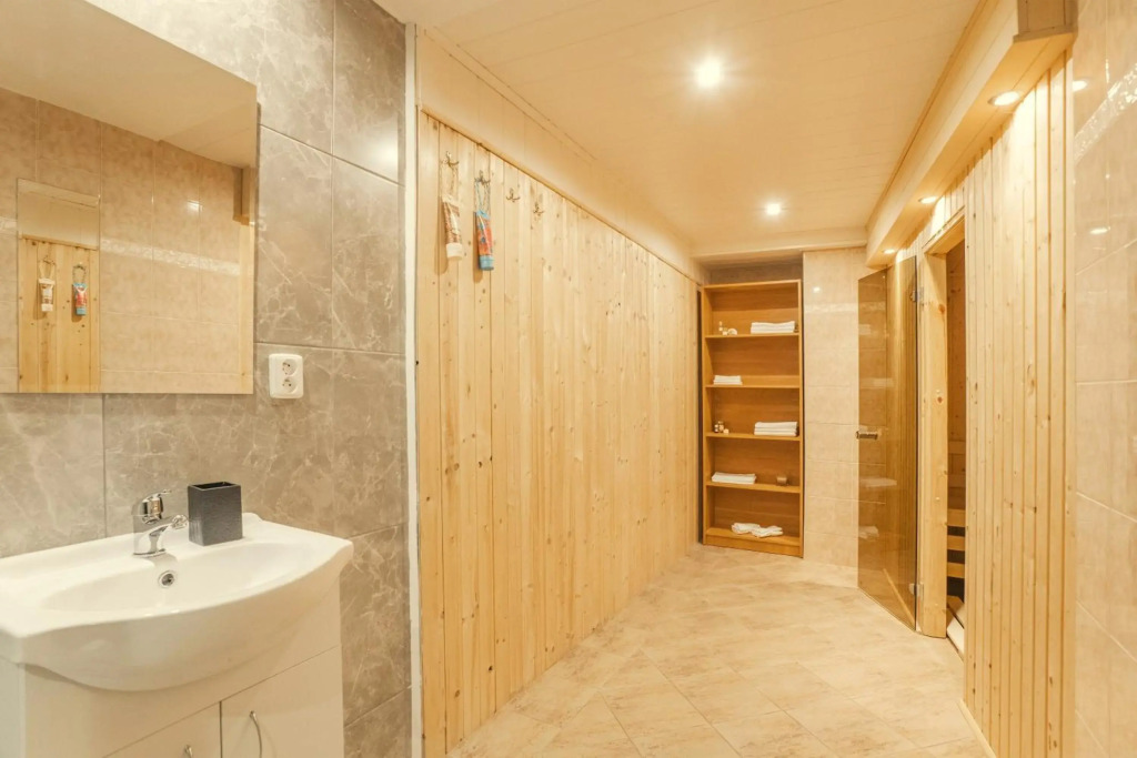 Wellness studio! Finnish sauna, Whirlpool, Gym & more!