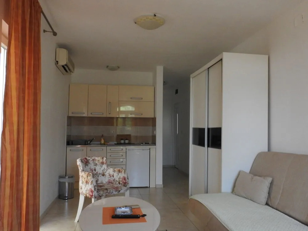 Luna Apartments