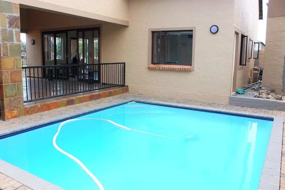 Cozy 3 Bed Duplex ,sleeps 6 With Double Bathroom