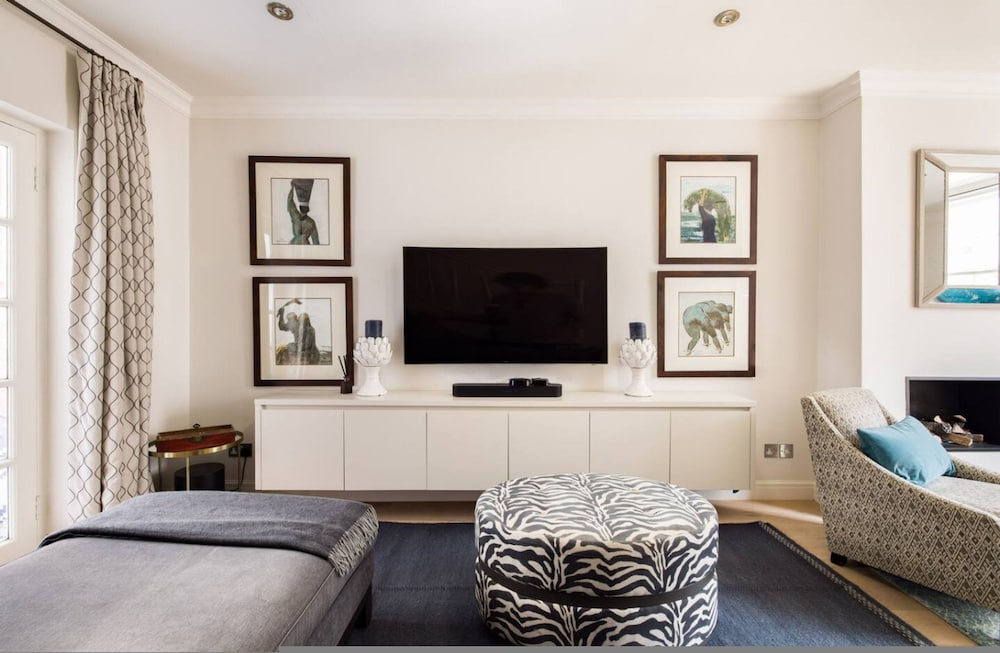 Prince Luxe 4 Bedroom House in Chelsea