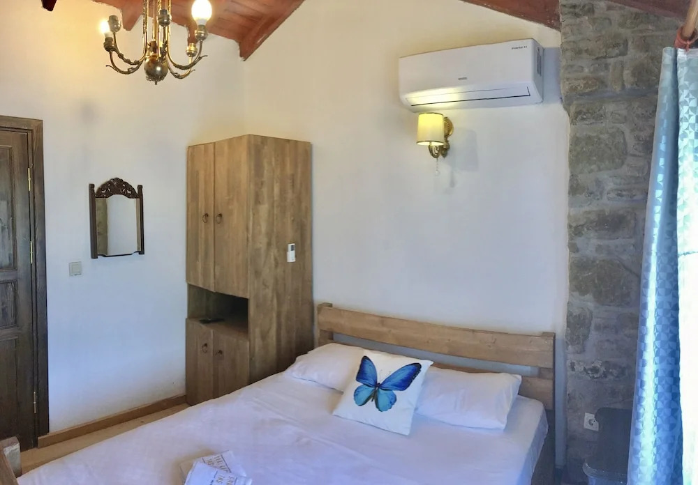 Sari Keçi̇ Taş Otel