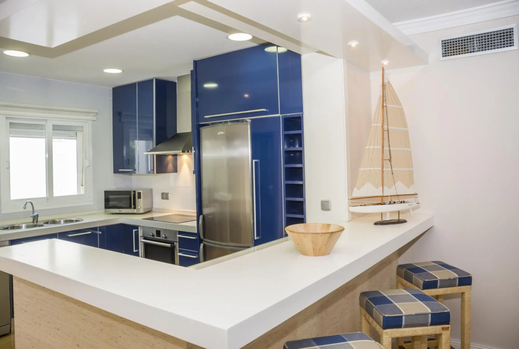 HB - Comfortable Beachfront Holiday Apartment