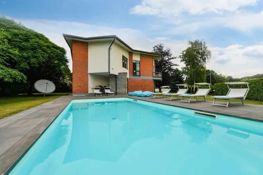 Nia Villa