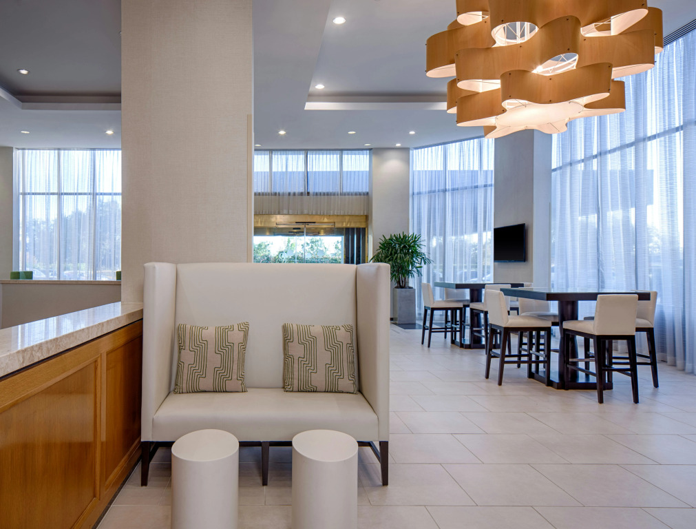 DoubleTree by Hilton Hotel Houston Greenway Plaza