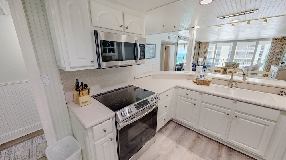 Shoreline Towers 2082 2 Bedroom Condo