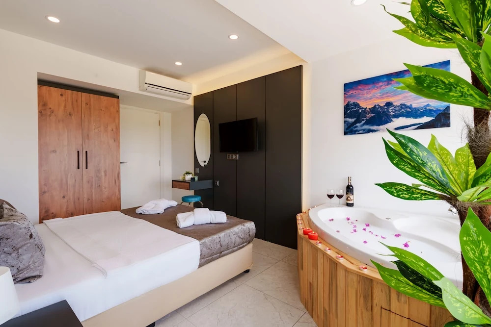 Mrt Suites Lara