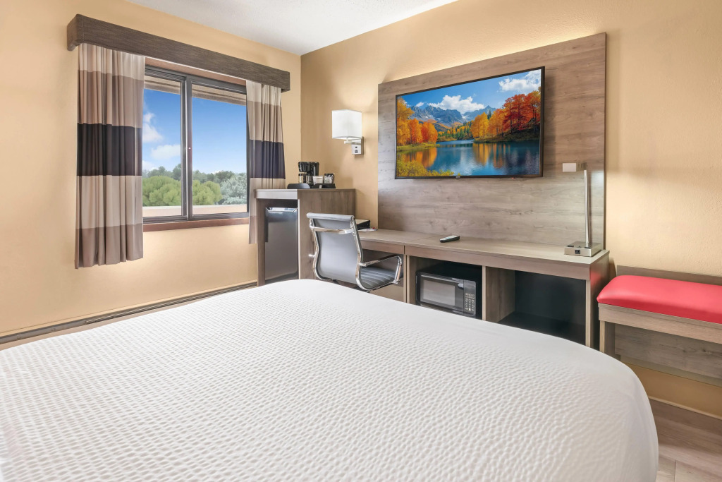 Ramada by Wyndham Minneapolis Golden Valley