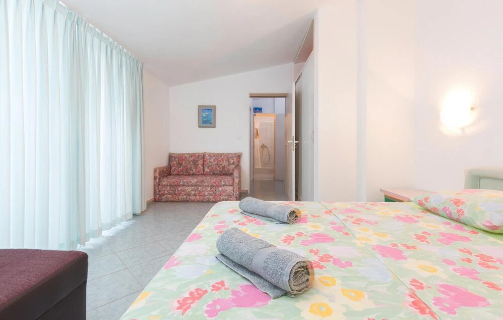 Awesome Home in Stinjan With Wifi and 1 Bedrooms