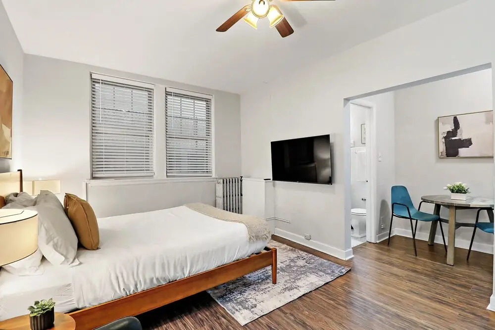 Trendy Studio Apt - Kenwood rep