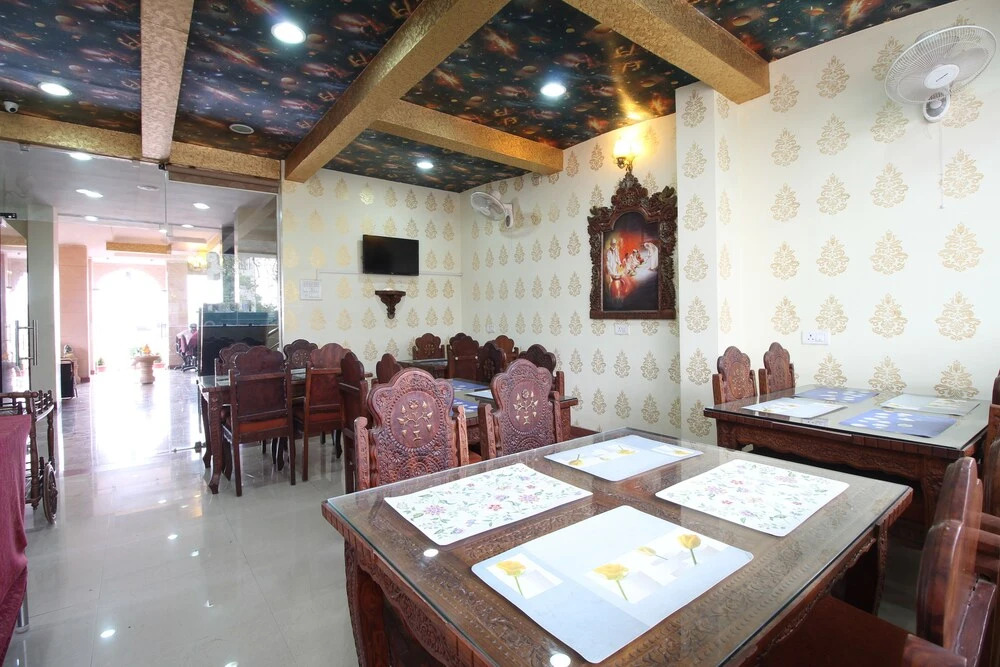 OYO 10453 Hotel Paradise