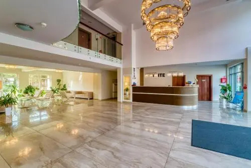 Hotel White