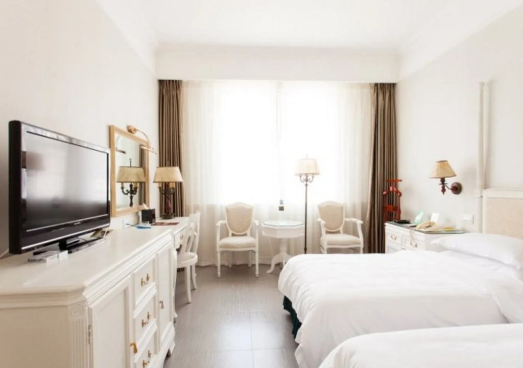Golden Coast  Lawton Hotel