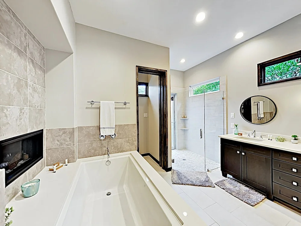 New Listing! Luxe Lake Travis Studio W/ Pool 1 Bedroom Cabin