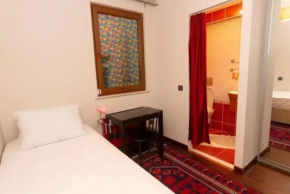 Stylish Home With a Book Collection Near Taksim