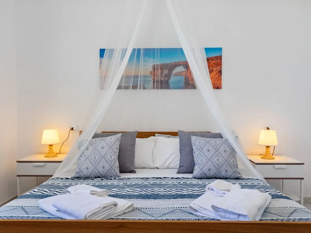 Premium Holiday Home in Santa Maria with Hot Tub