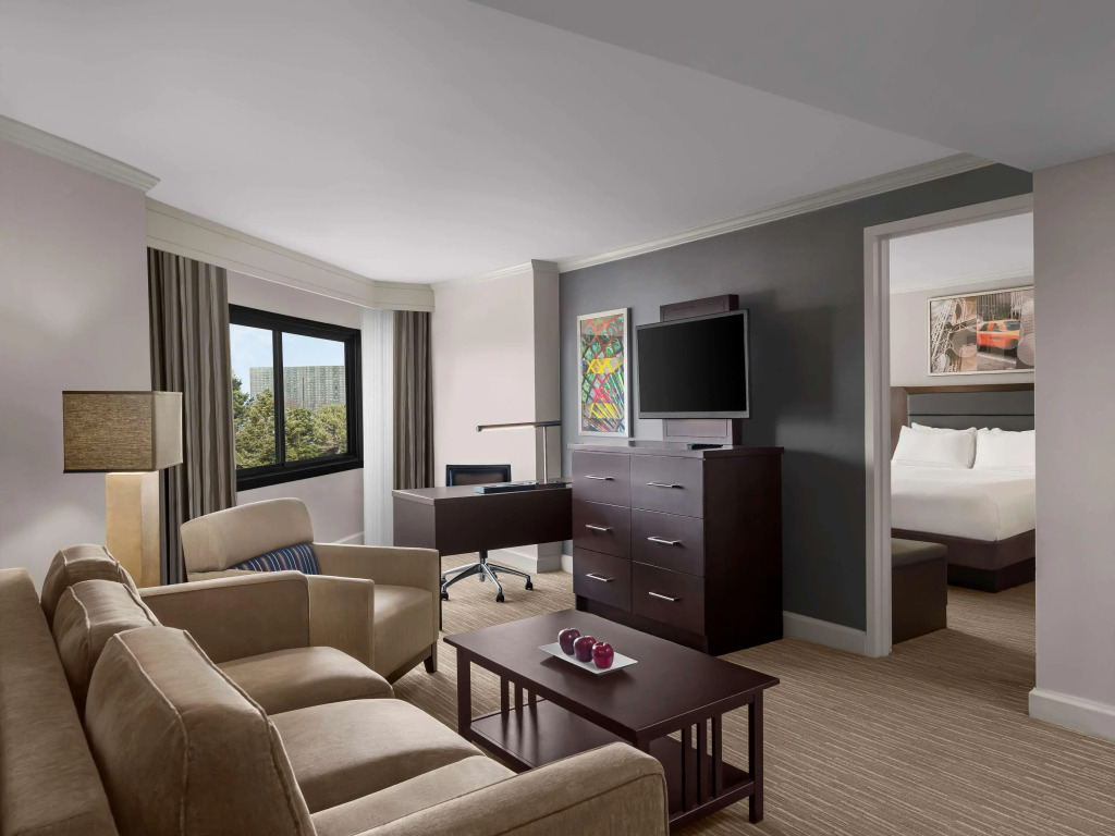 DoubleTree by Hilton Fort Lee/George Washington Bridge