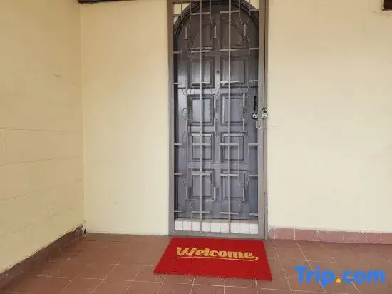 Damansara Jaya Petaling Jaya 2 Storey Landed House for 15 Pax