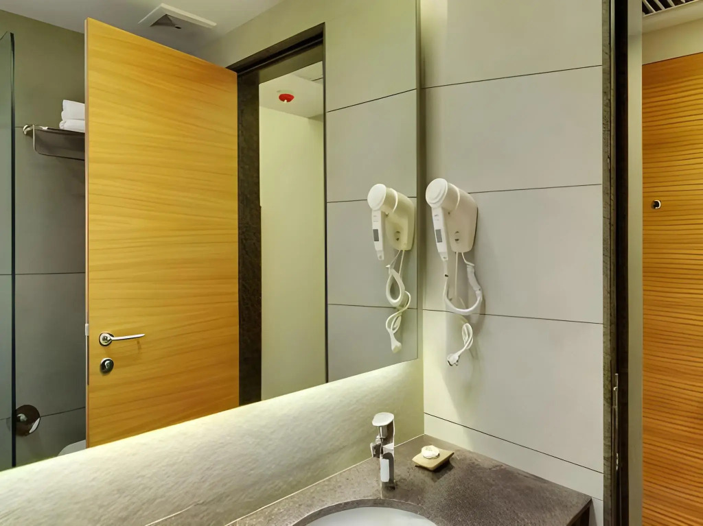 Click Hotel, Junagadh