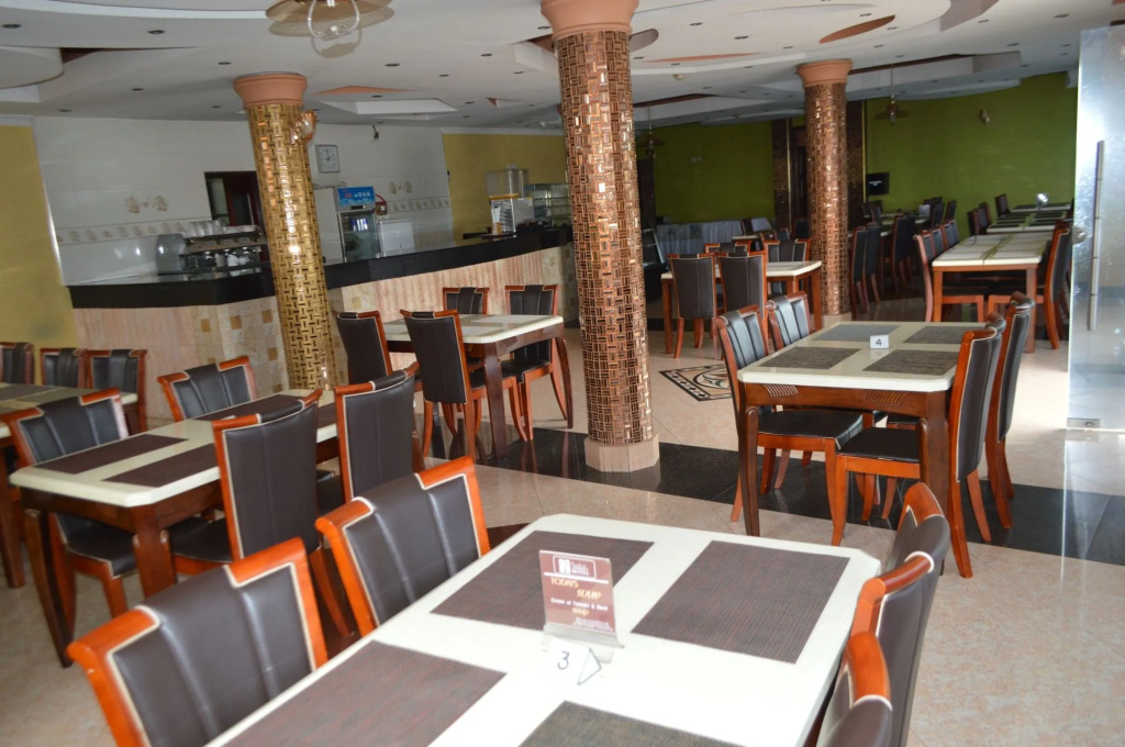 Super Paradise Hotel