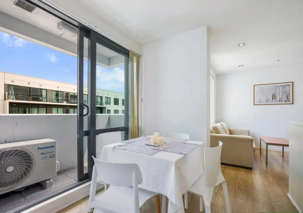 Central two-bedroom apartment close to Spark Arena