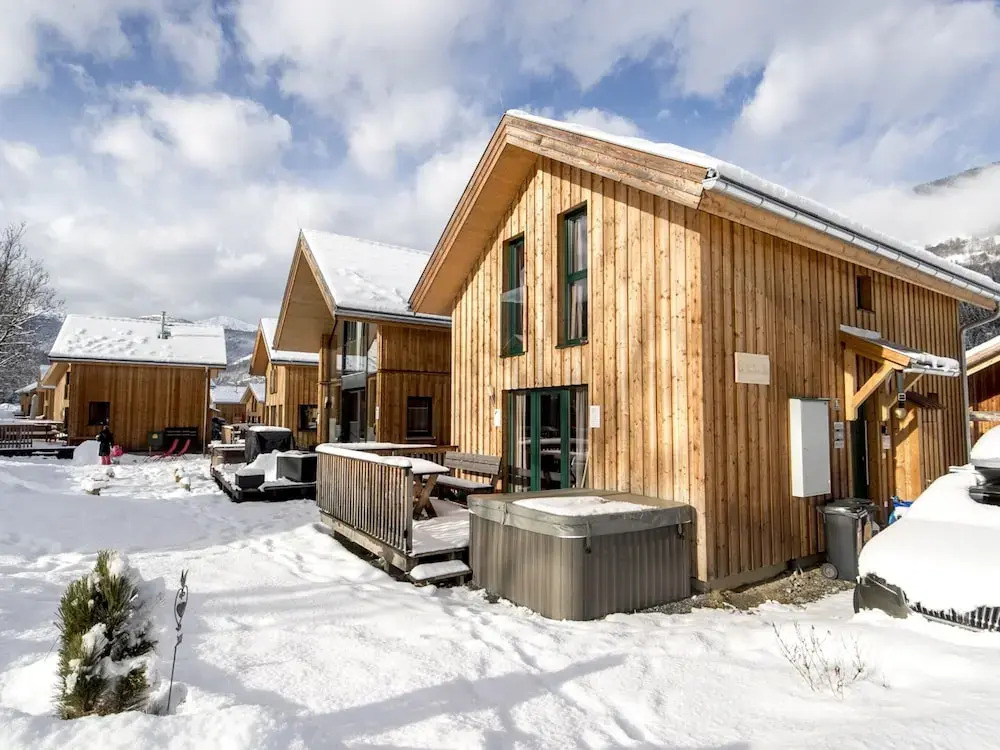 Appealing Chalet With hot tub
