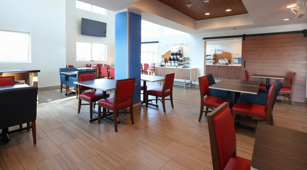Holiday Inn Express Hotel & Suites Cincinnati Southeast Newport by IHG