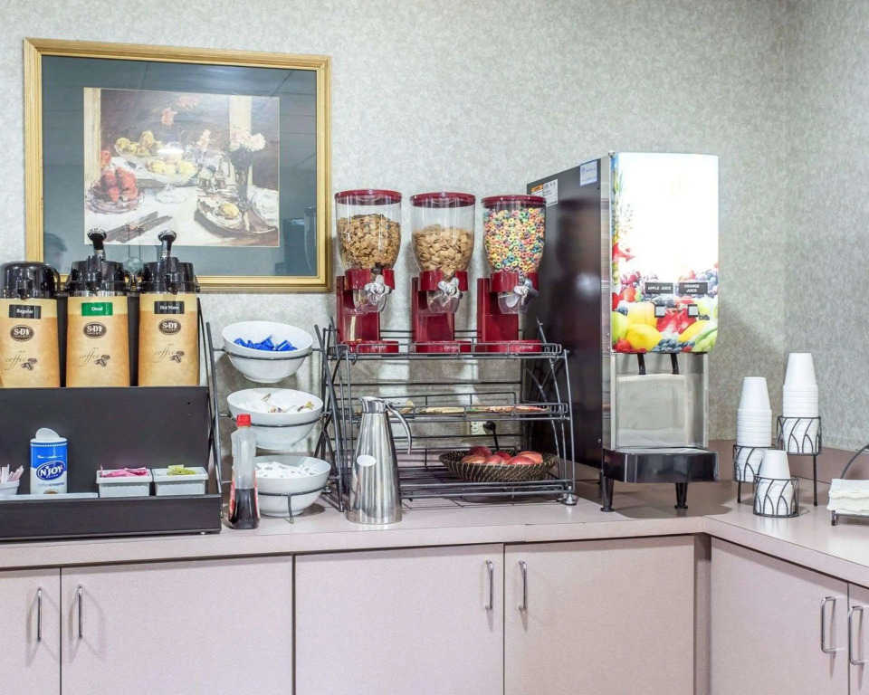 Econo Lodge Inn & Suites Marietta near Dobbins ARB
