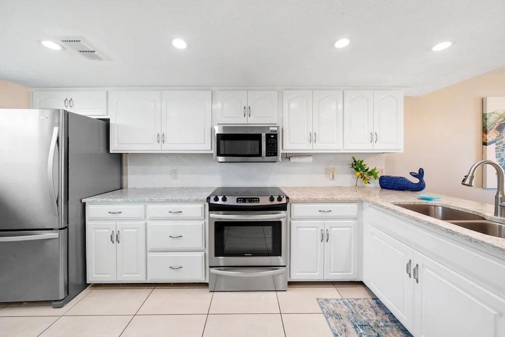 Sol And Sea 2 Bedroom Townhouse by RedAwning