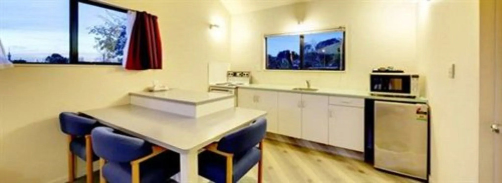 Rayland Epsom Motel