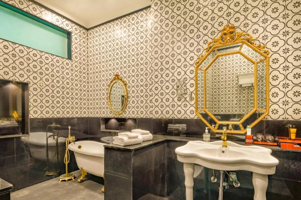 MAYFAIR Tea Resort