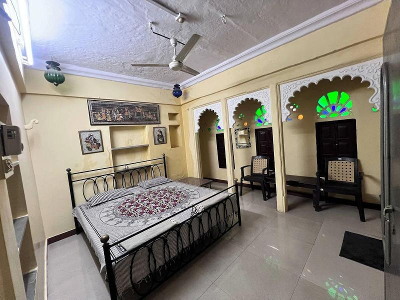 Nukkad Guest House Near Lake Pichola
