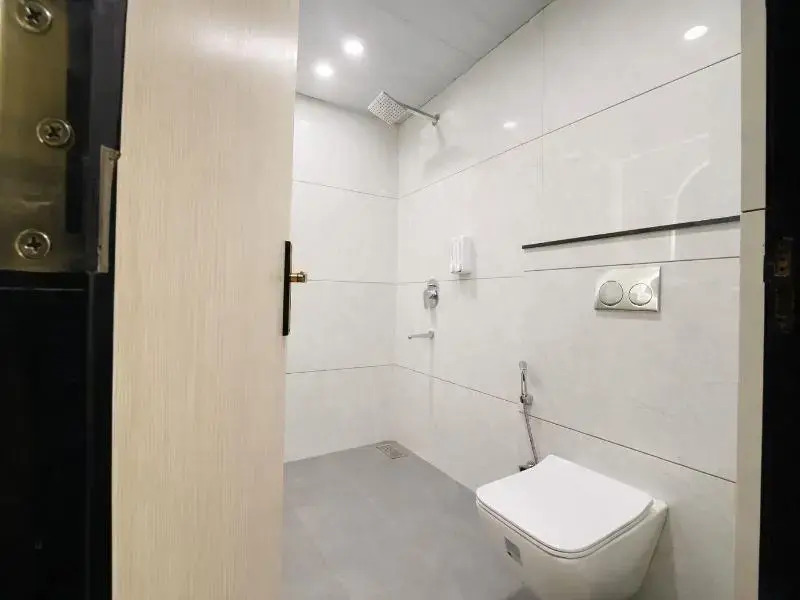 Hotel Holiday Grand Near Expo Mart