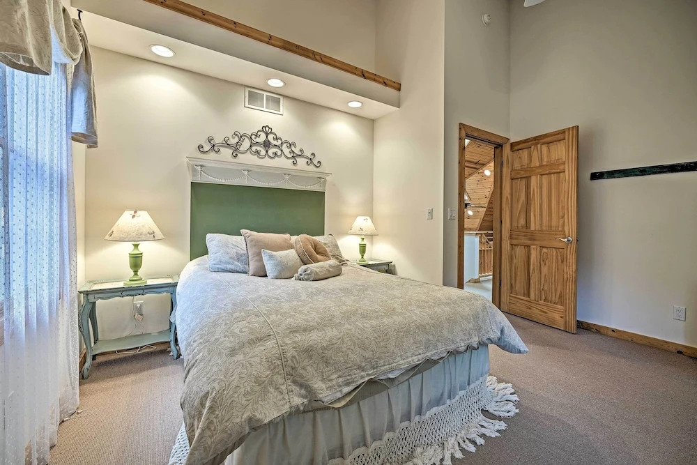 Upscale Family Retreat w/ Fire Pit, Walk to Beach
