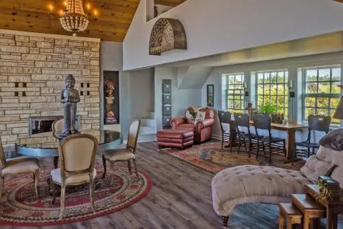Dungeness Barn House Bed & Breakfast