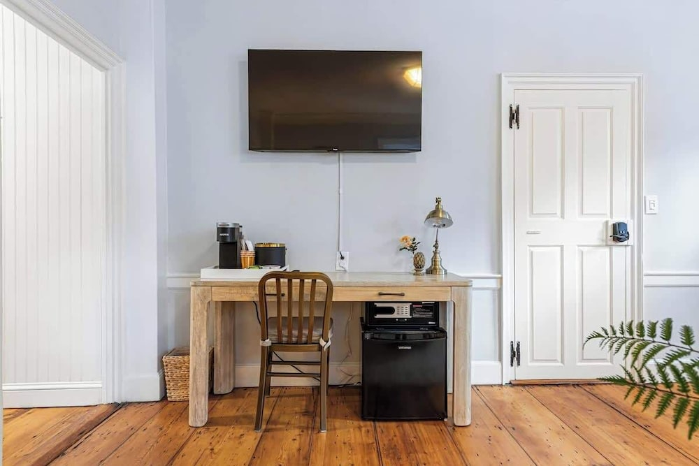 Sea Glass Suite - Luxury in Newport