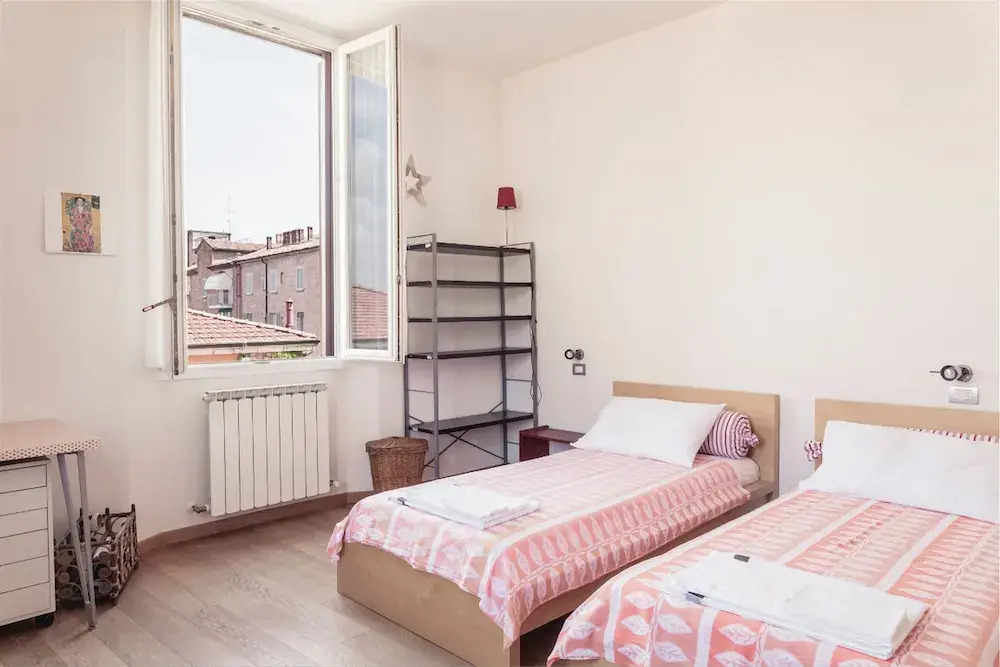 GuestHost - Skyline Central Apartment