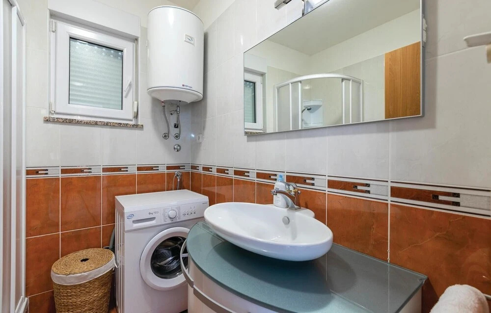 Beautiful Apartment in Porec With Wifi and 2 Bedrooms