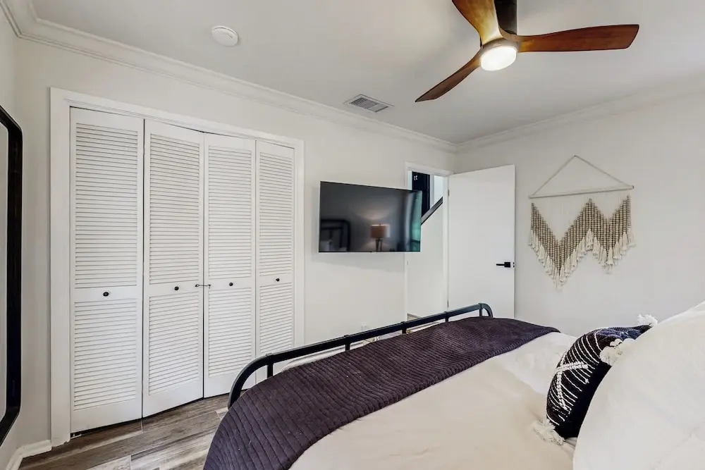 Lakefront, Private 3br, Dog-friendly Rental