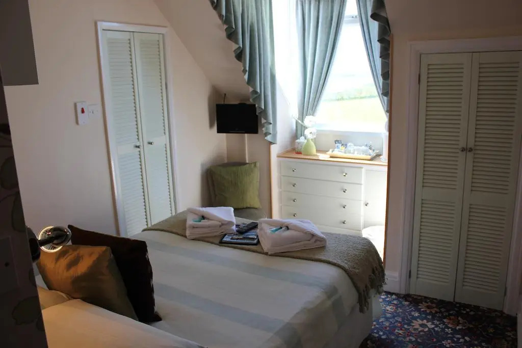 Rolling Waves Hotel - Guest house