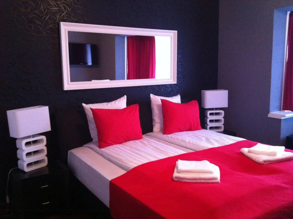 Alex Rooms
