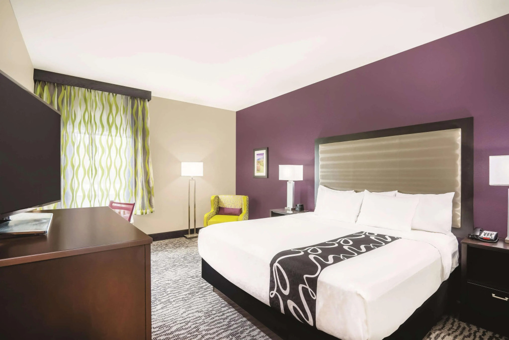 La Quinta Inn & Suites by Wyndham Clifton Park Saratoga Area 1749 Route 9