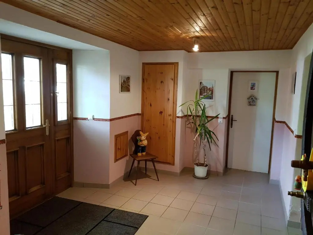 La Maison Jaune